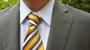Krawatten schonend glätten ohne Bügeleisen